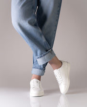 Lade das Bild in den Galerie-Viewer, Outdoor Dancesneaker Werner Kern