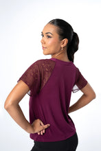 Lade das Bild in den Galerie-Viewer, Ballroom Shirt mit Spitze - granate
