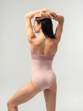 Lade das Bild in den Galerie-Viewer, Chloe rose
