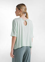 Lade das Bild in den Galerie-Viewer, SALE Yoga Shirt - Deha
